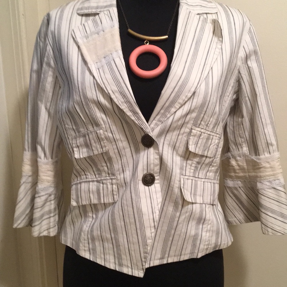 Unique Lace & Stripe Blazer 🎩🧡